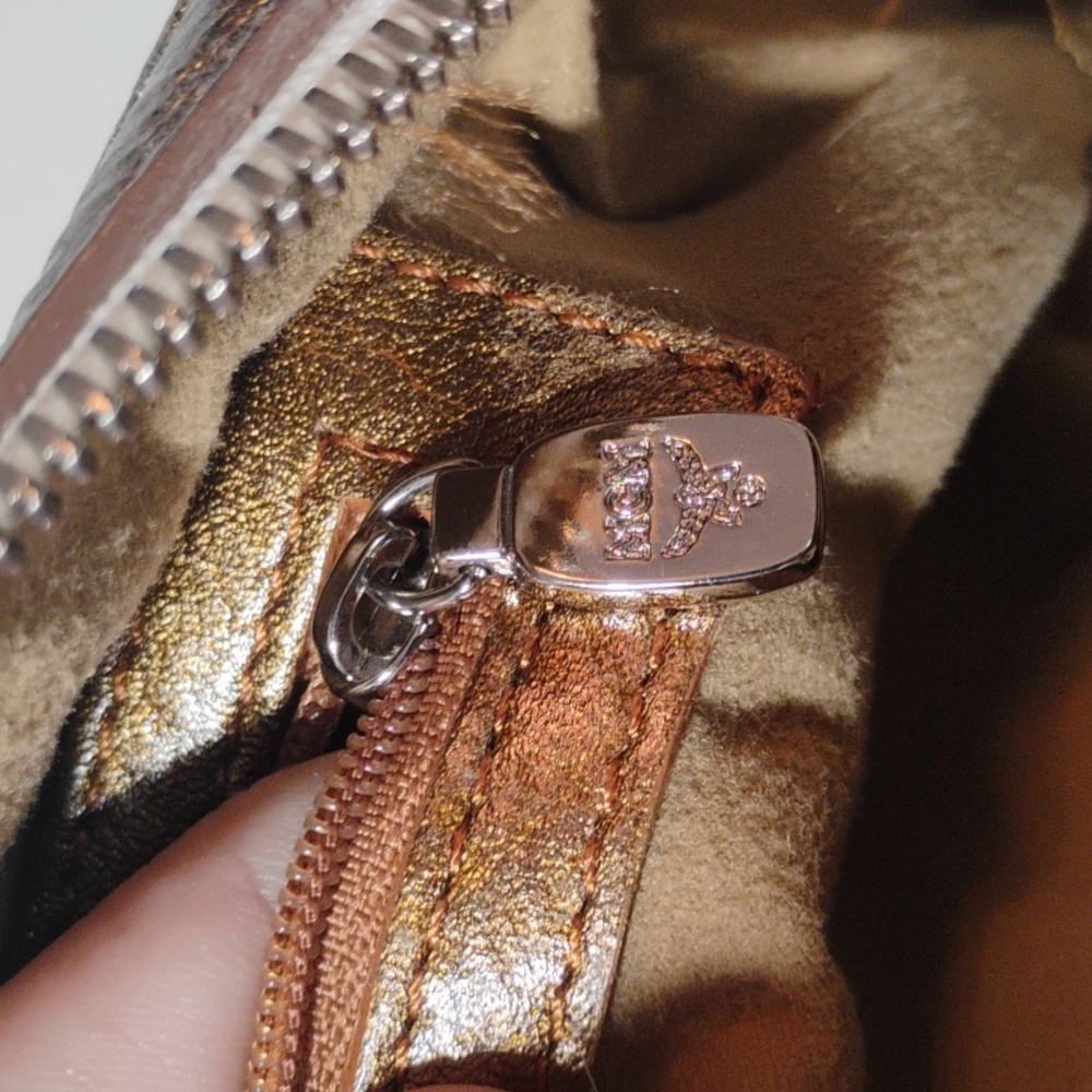 MCM White and Gold Handbag - Picture 8 of 9